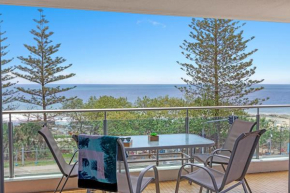  Northwind Beachfront Apartments  Мулулаба